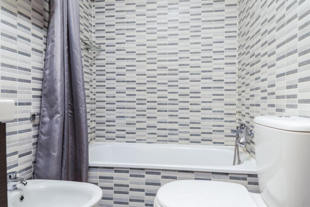 -Malagasunapts- Modern Citycentre Pool&Parking المظهر الخارجي الصورة